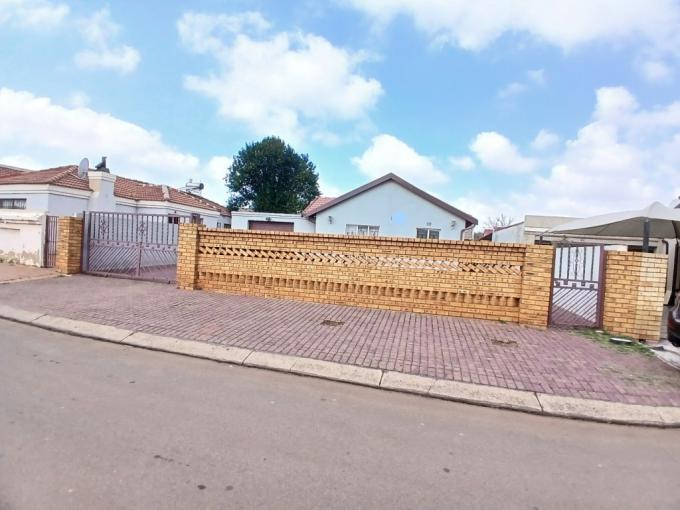 3 Bedroom House for Sale For Sale in Vosloorus - MR722921