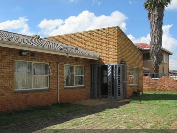 3 Bedroom House for Sale For Sale in Eldorado Park AH - MR722922
