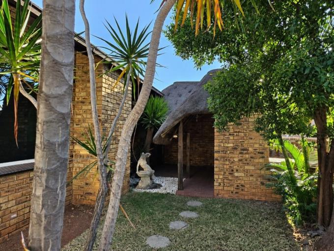 4 Bedroom Simplex for Sale For Sale in Safarituine - MR722929