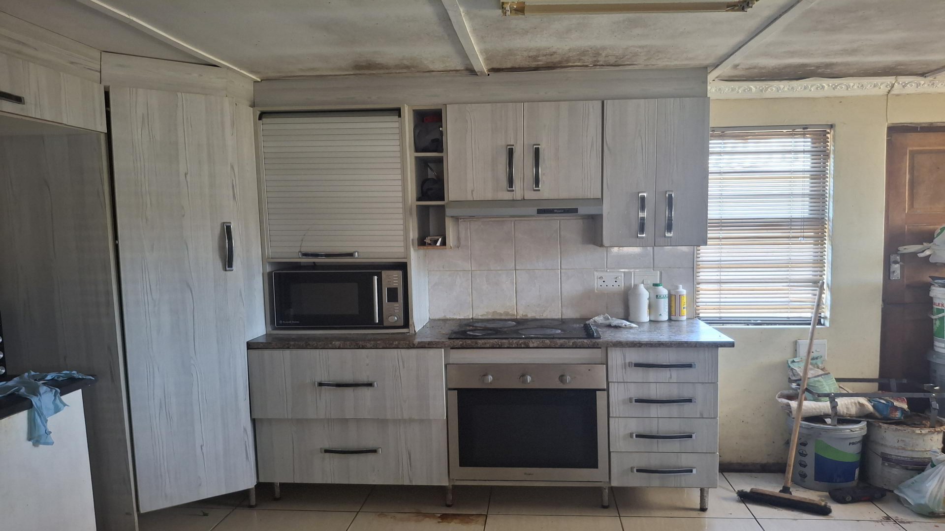 Kitchen of property in Gonubie