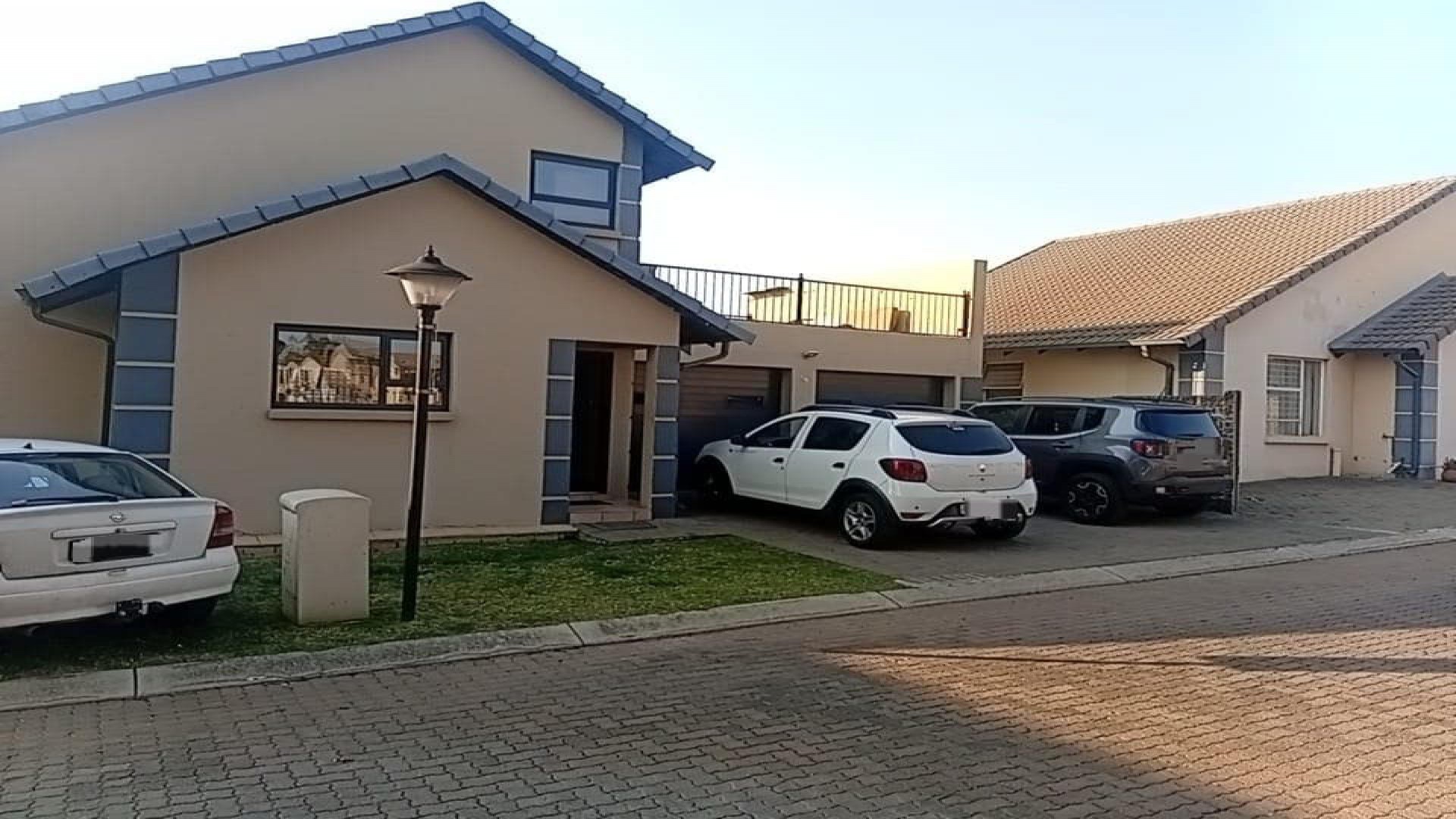 Front View of property in Illiondale