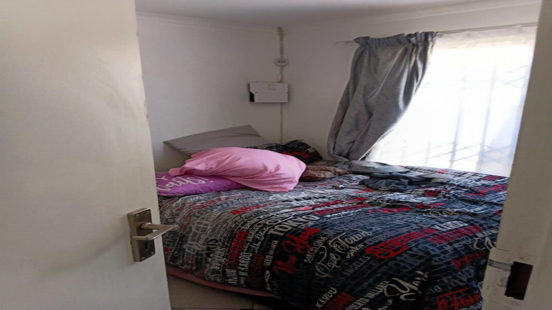 Bed Room 1 of property in Alliance