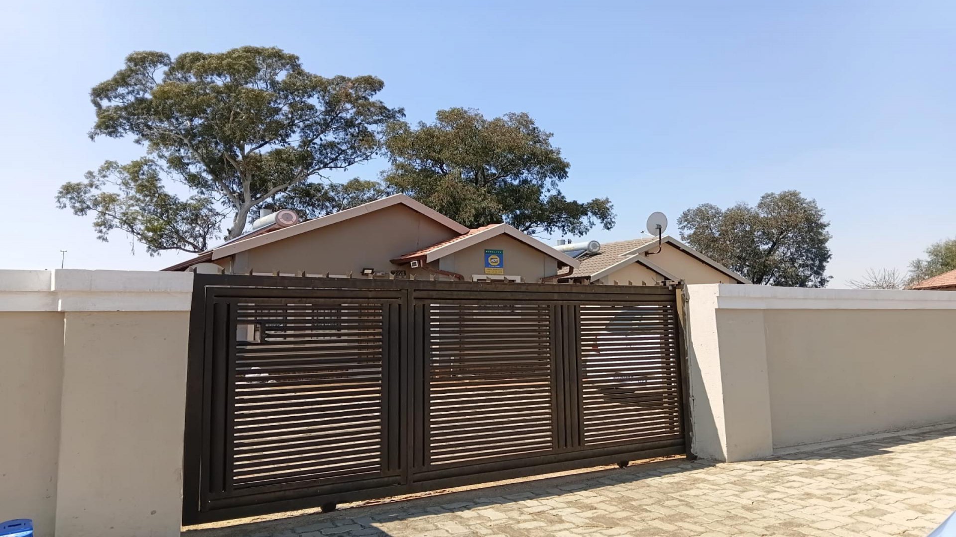Front View of property in Alliance