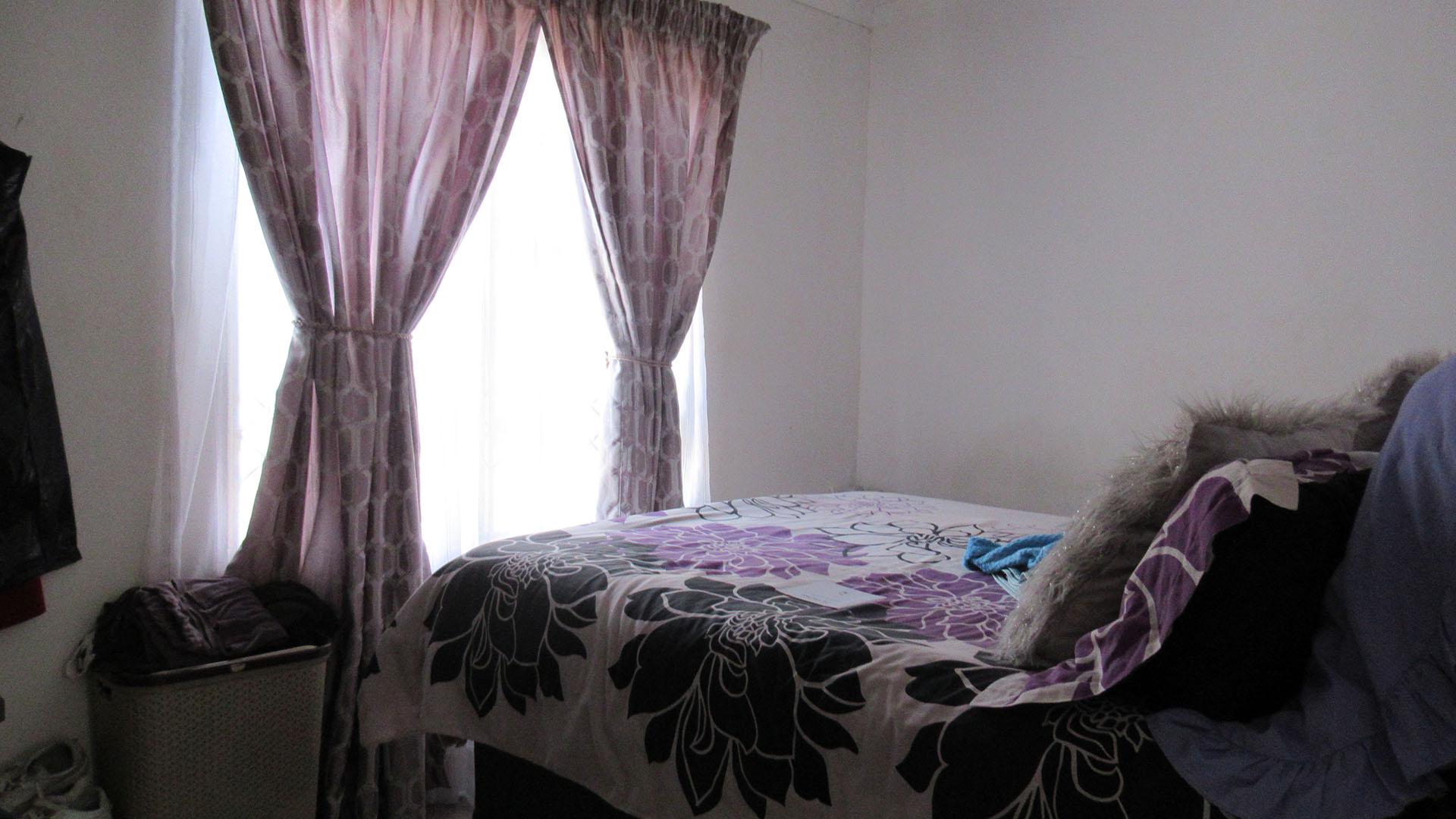 Bed Room 1 - 12 square meters of property in Alliance