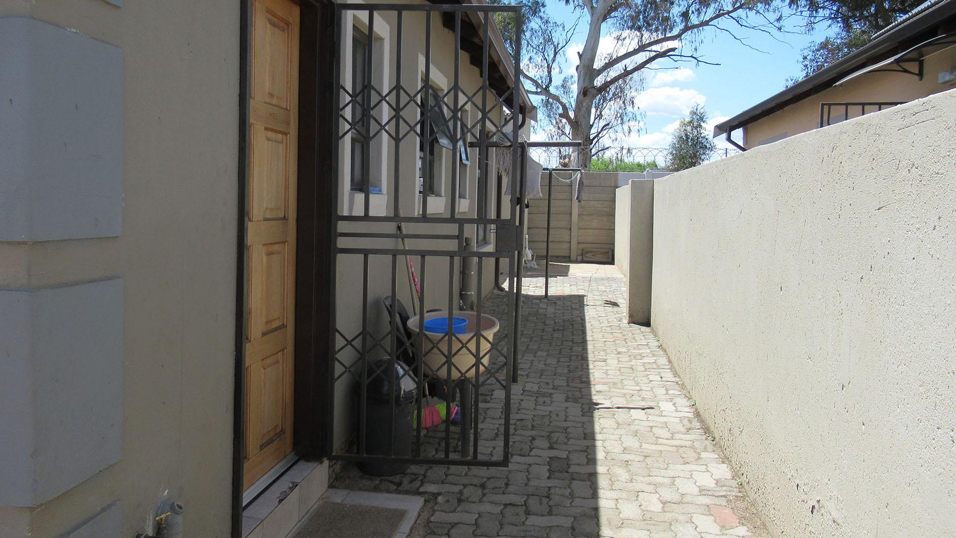 Spaces - 2 square meters of property in Alliance