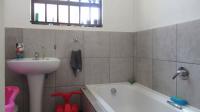 Main Bathroom - 3 square meters of property in Alliance