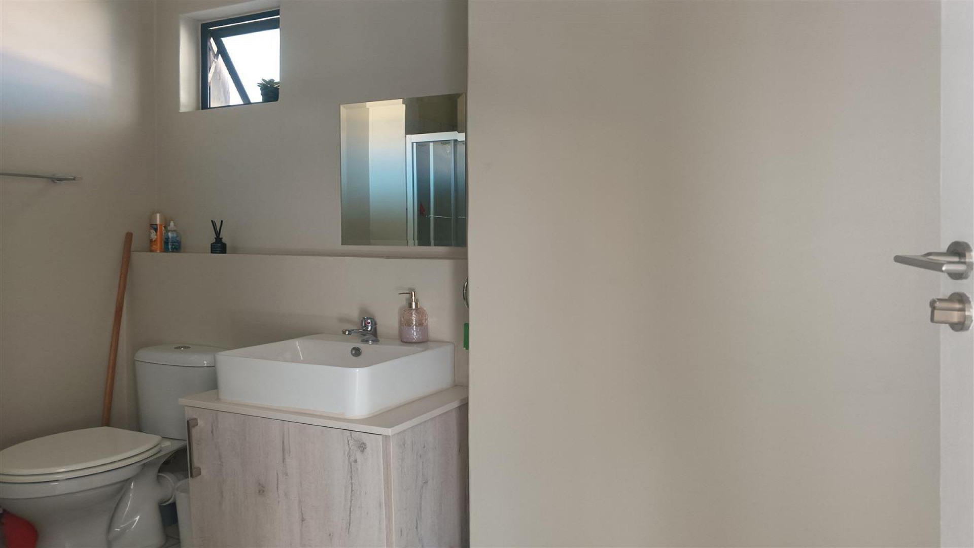 Bathroom 1 - 6 square meters of property in Grand Central
