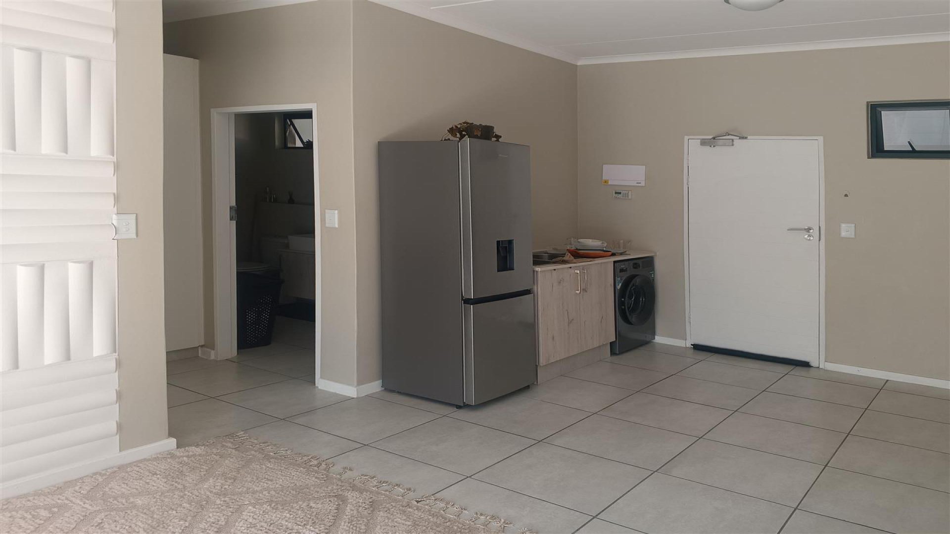 Lounges - 13 square meters of property in Grand Central