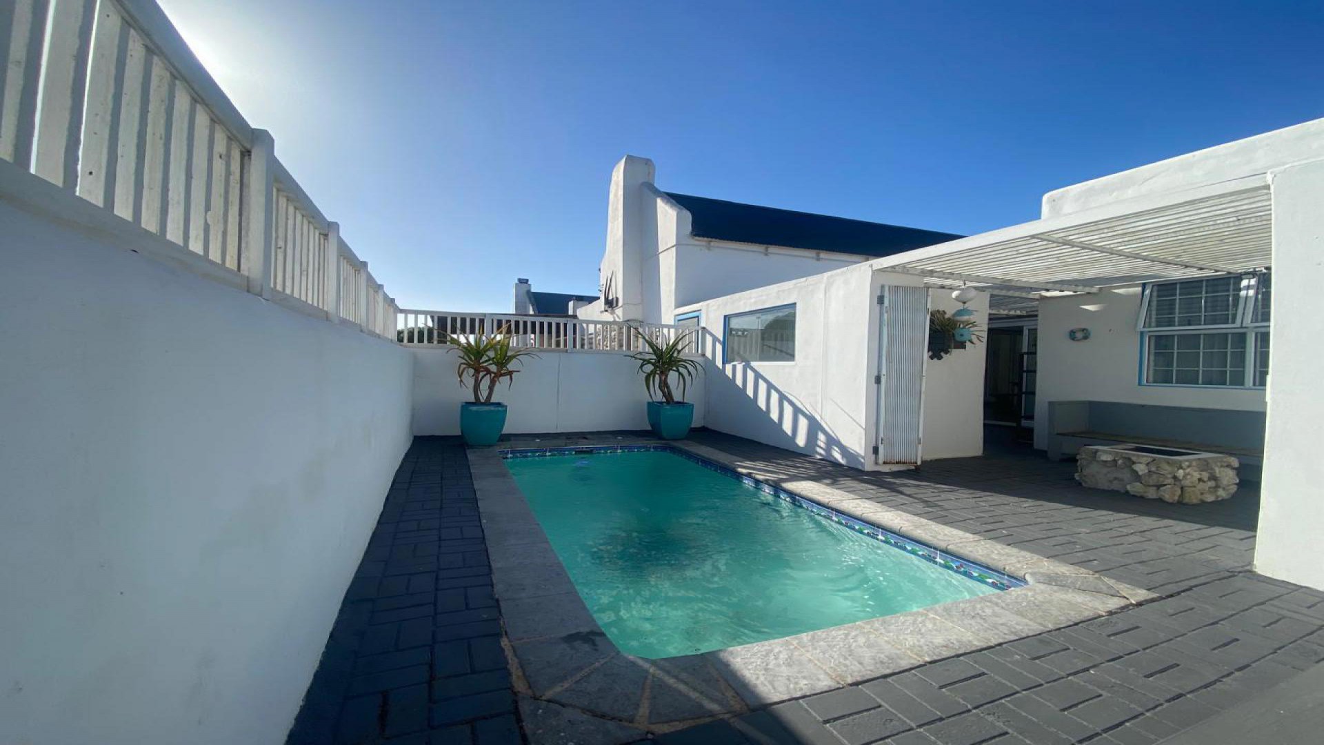Swimming Pool of property in Paternoster