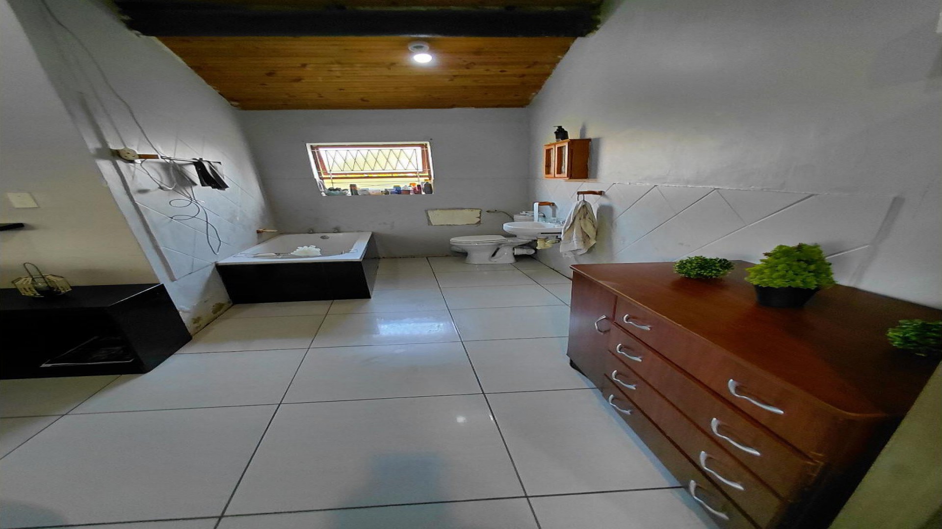 Main Bathroom of property in Kamma Park
