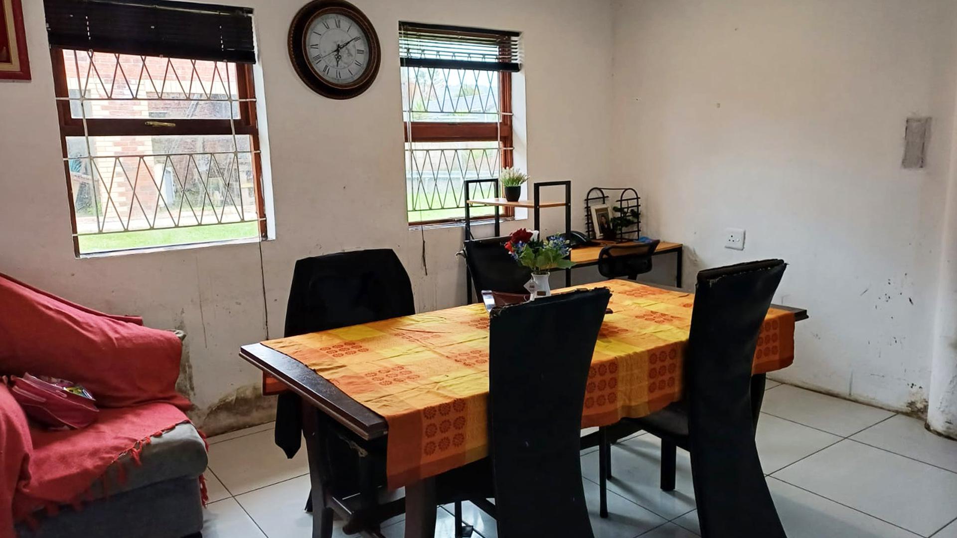 Dining Room of property in Kamma Park