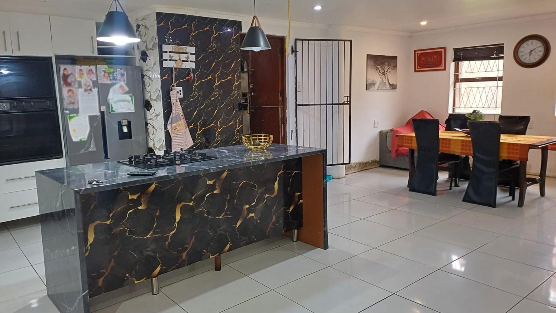 Kitchen of property in Kamma Park