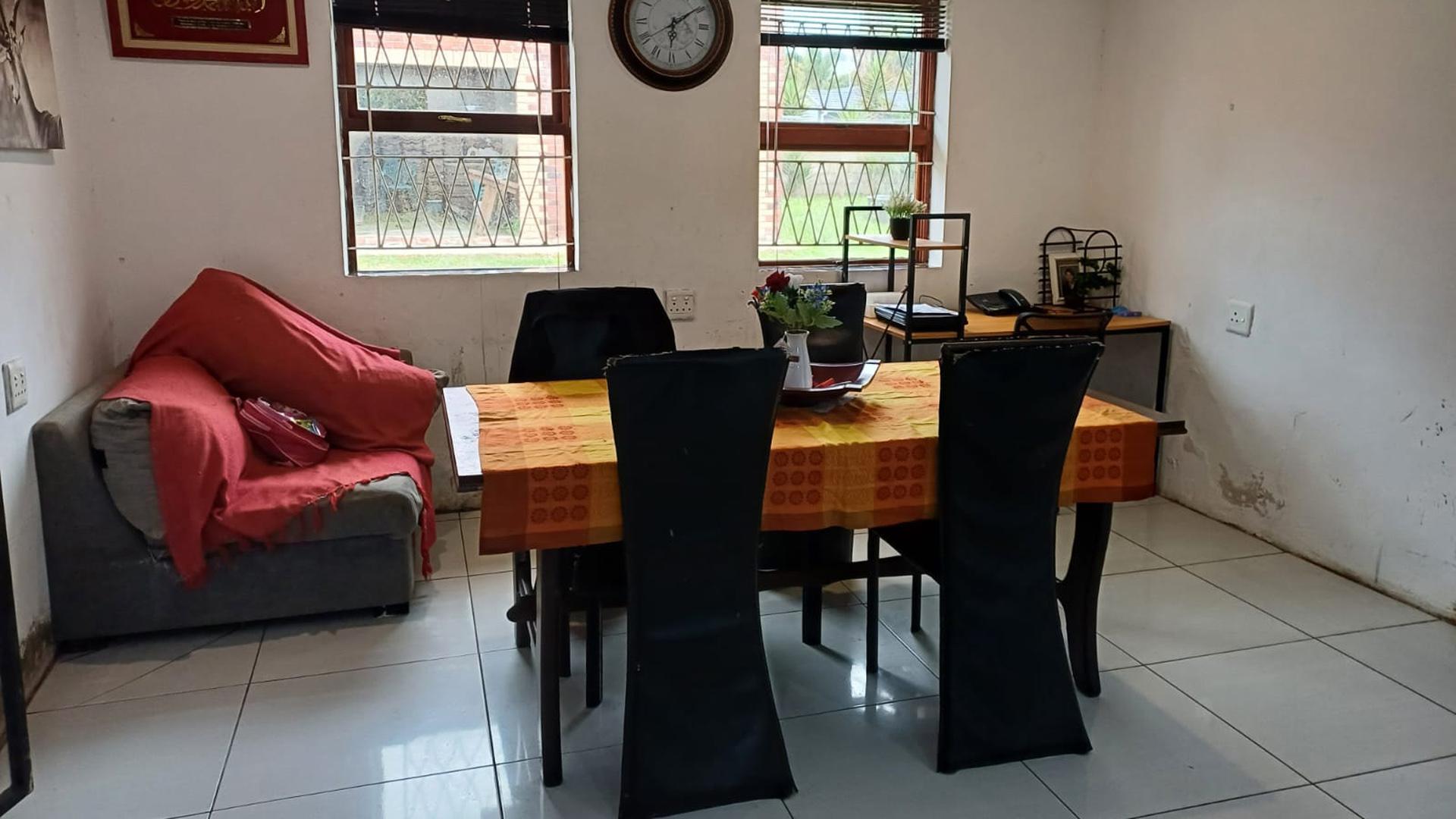 Dining Room of property in Kamma Park