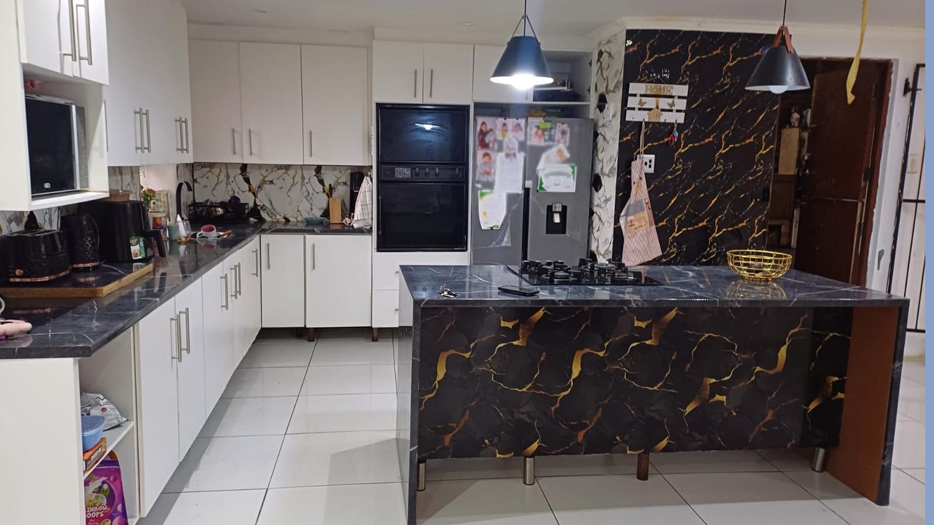 Kitchen of property in Kamma Park