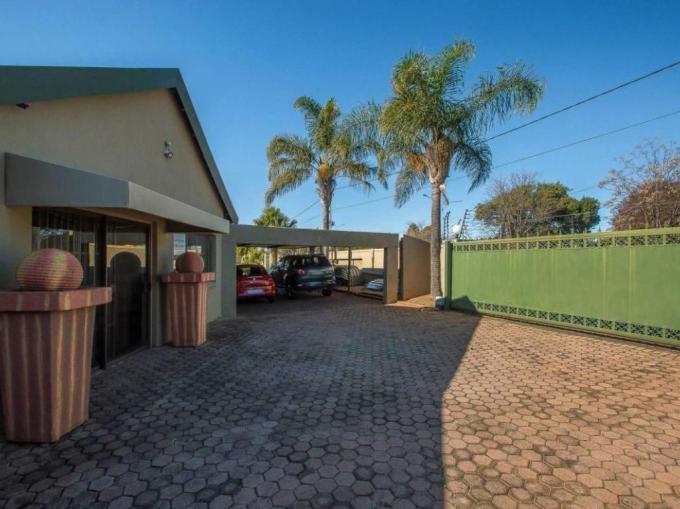 4 Bedroom House for Sale For Sale in Florida Hills - MR723047