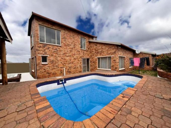 4 Bedroom House for Sale For Sale in Delarey - MR723057