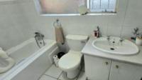 Bathroom 2 of property in Baysvalley
