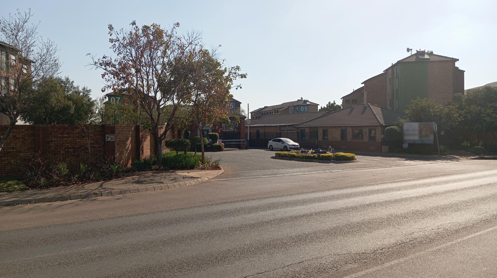 Front View of property in Montana Tuine