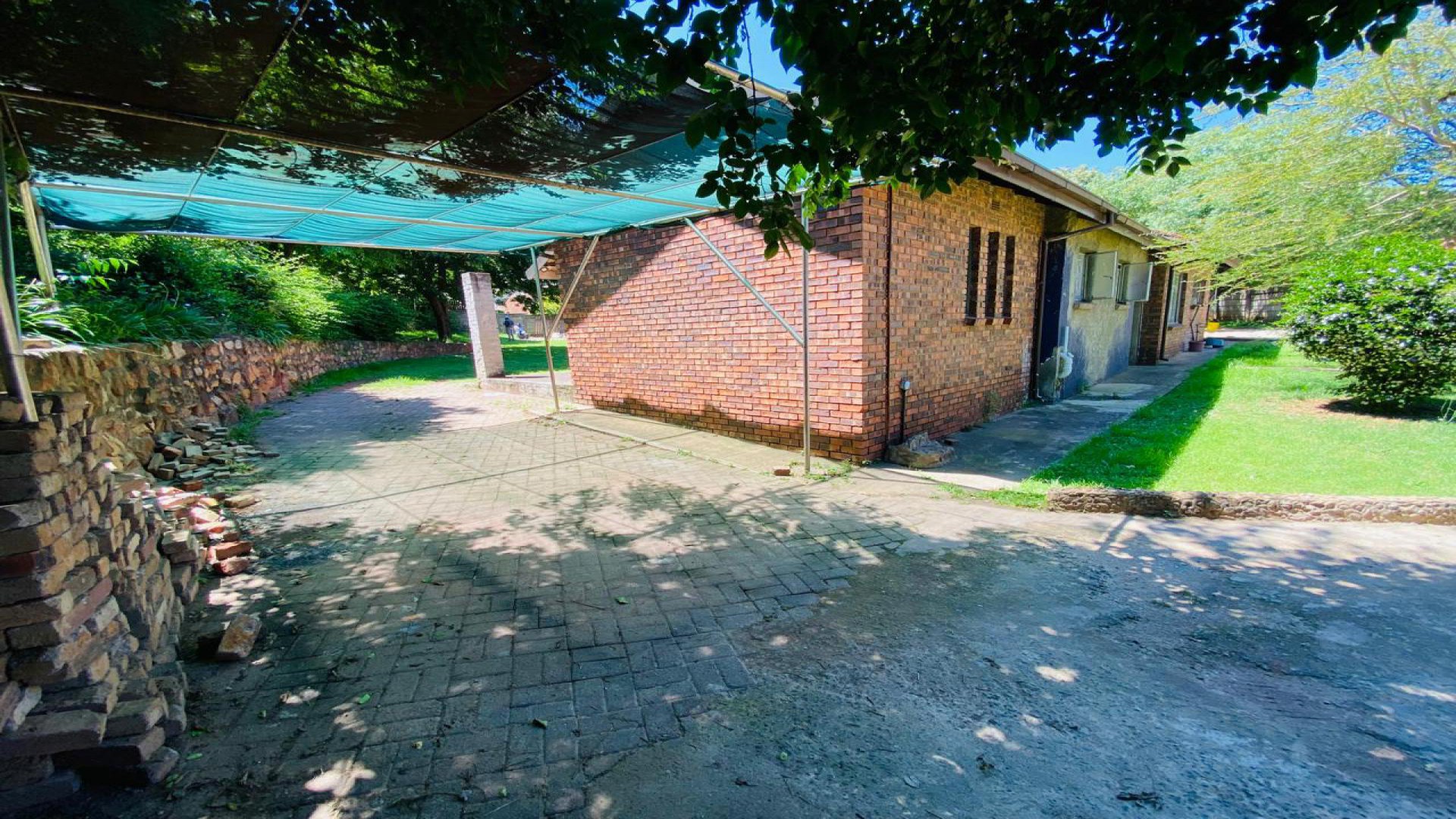 Carport  of property in Krugersdorp