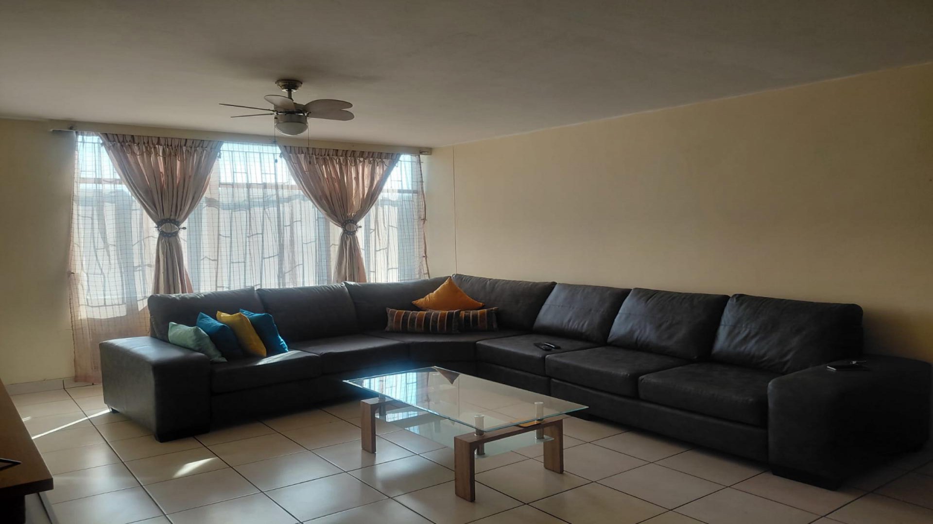 Lounges of property in Proclamation Hill