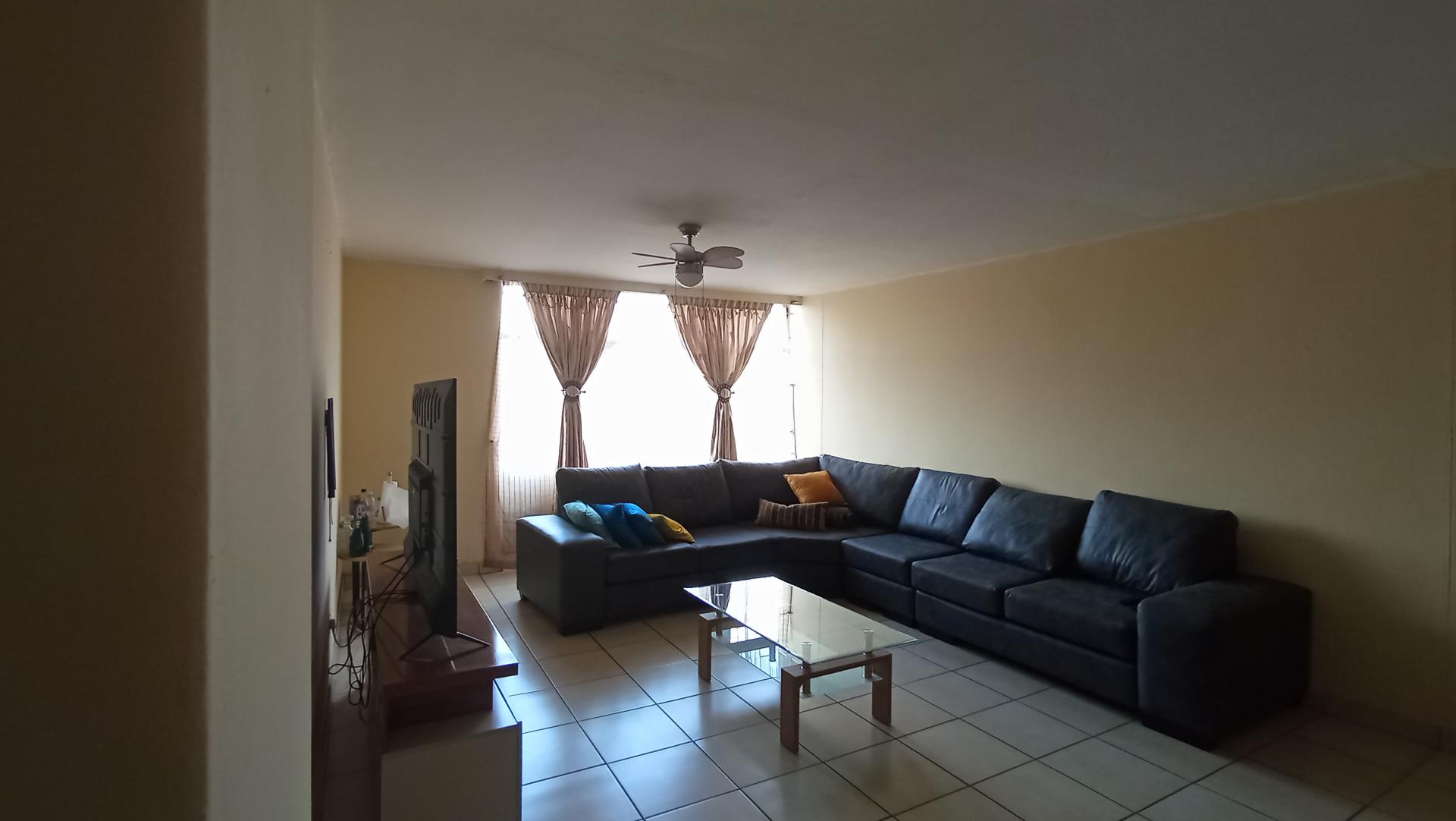 Lounges - 19 square meters of property in Proclamation Hill