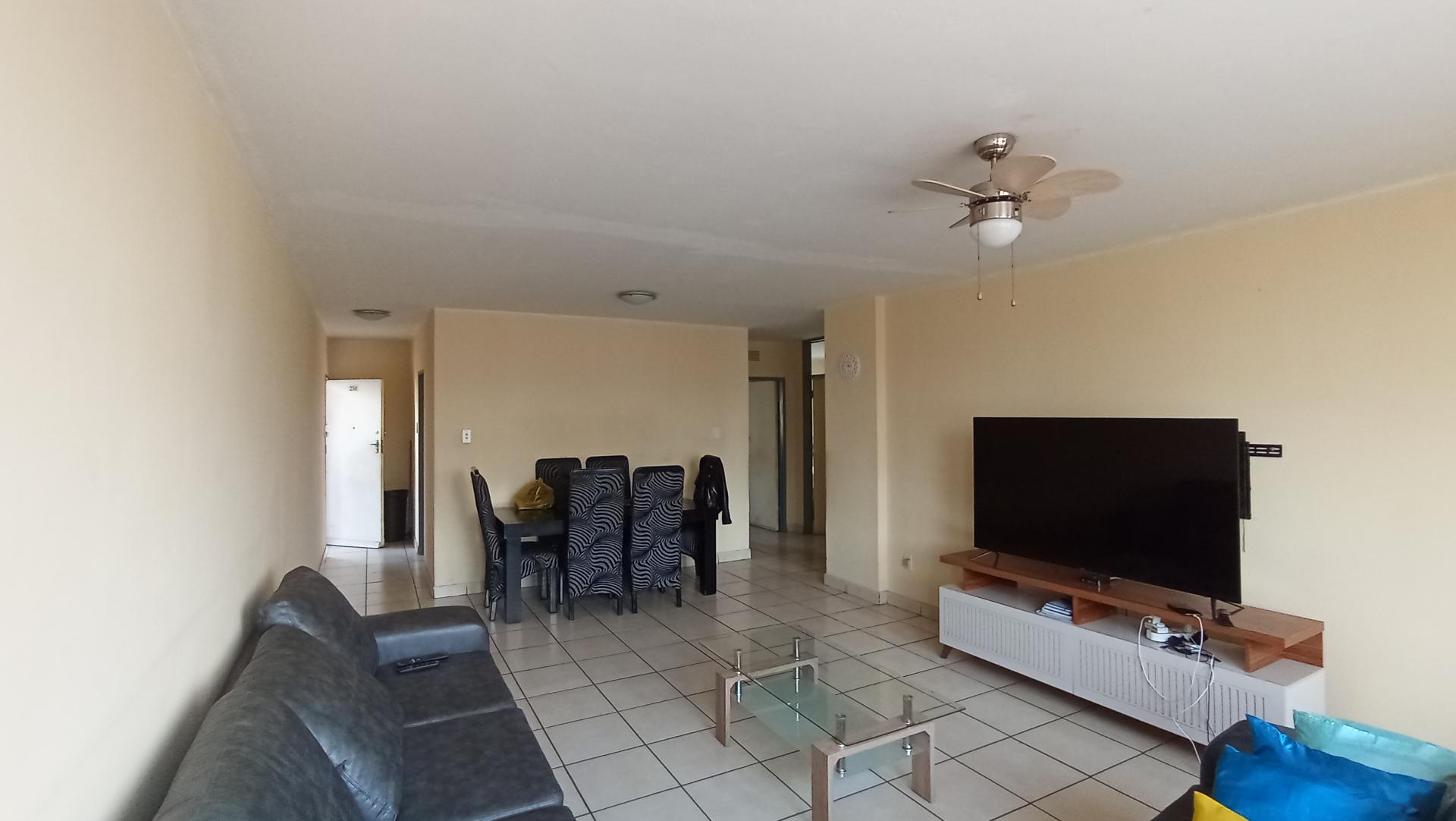 Lounges - 19 square meters of property in Proclamation Hill
