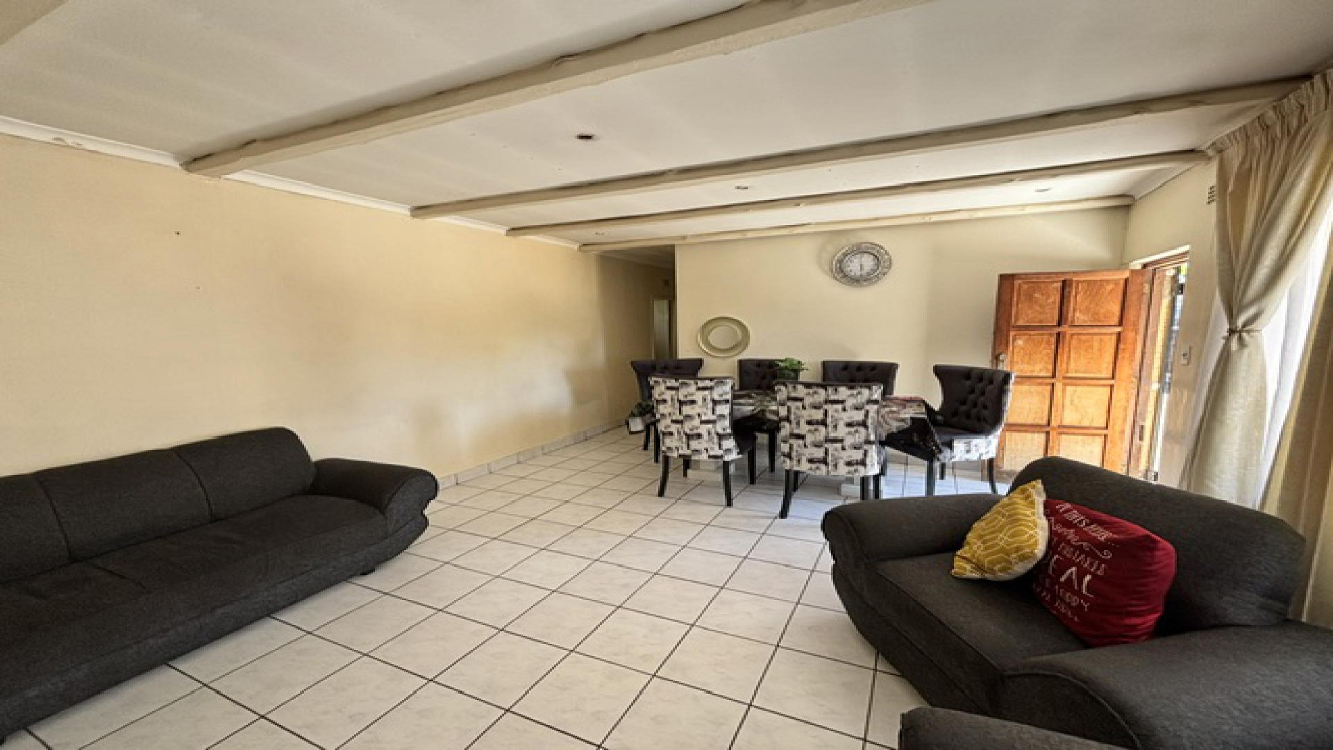 Lounges - 29 square meters of property in Birch Acres