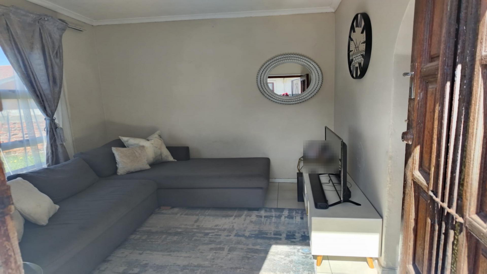 Lounges of property in Kwadwesi