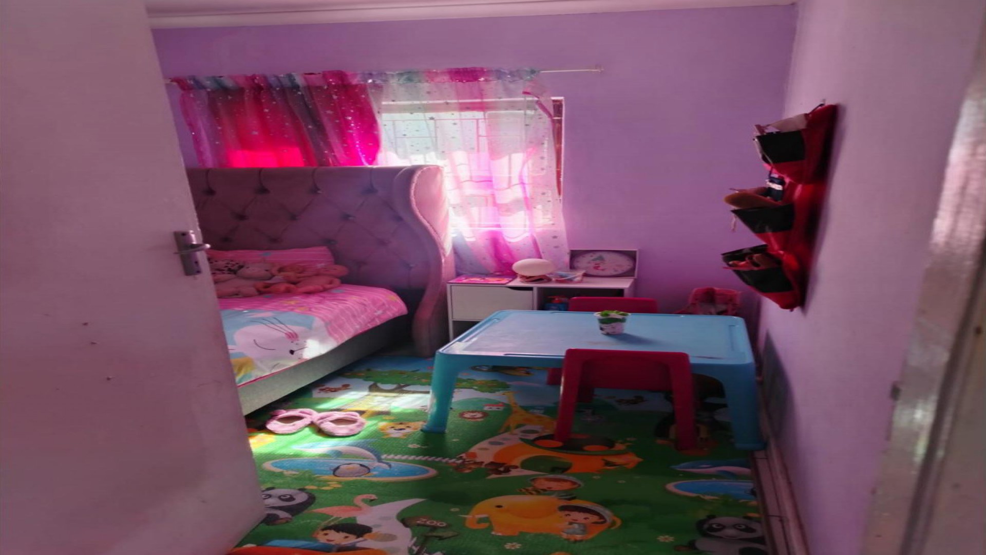 Bed Room 1 of property in Kwadwesi