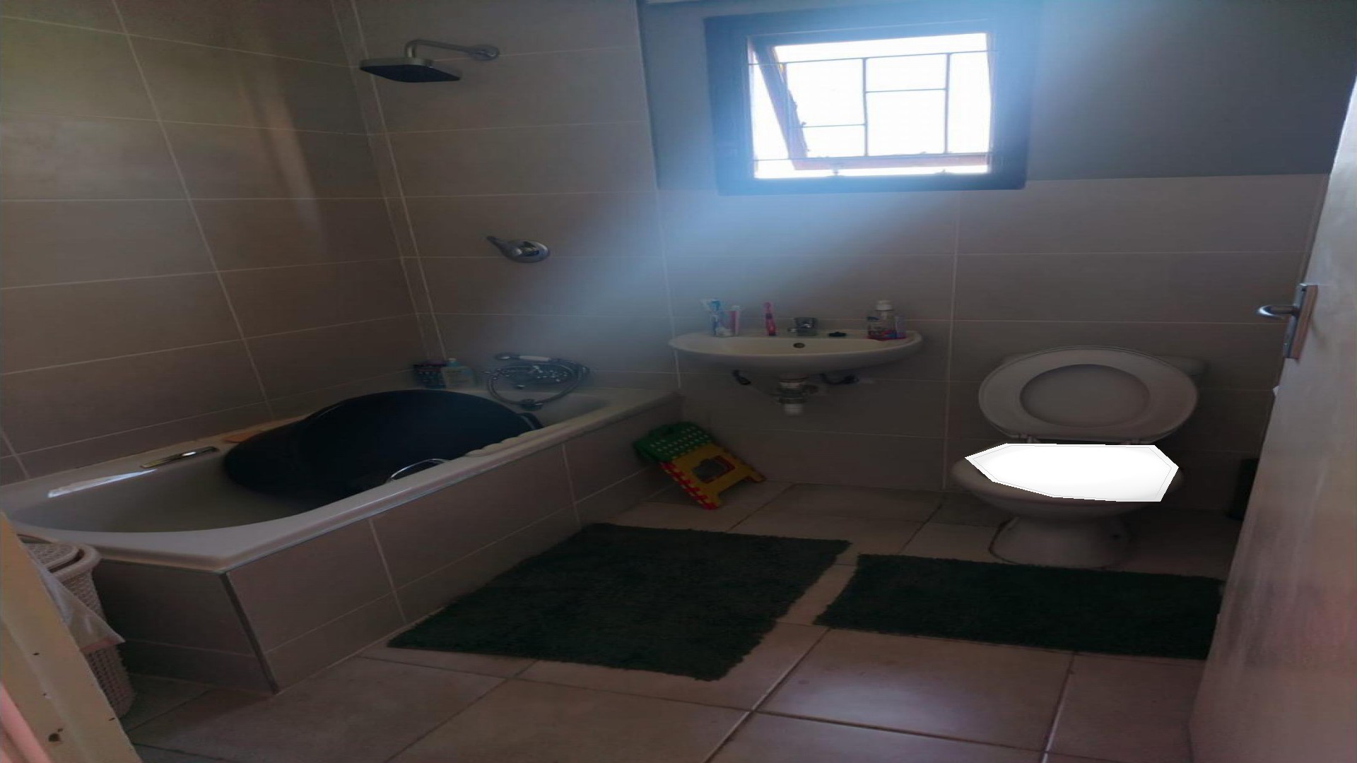 Bathroom 1 of property in Kwadwesi