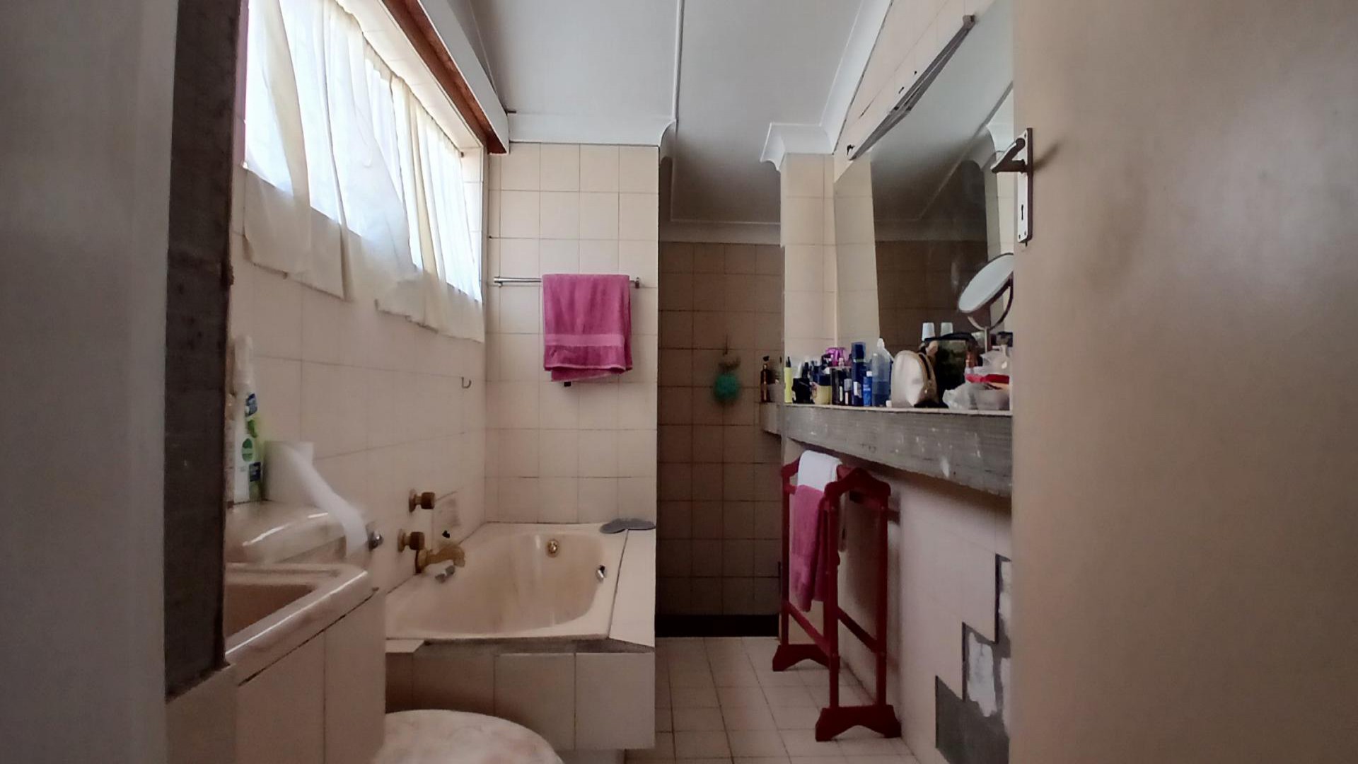 Bathroom 2 of property in Lambton