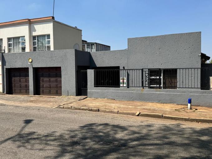 3 Bedroom House for Sale For Sale in Mayfair West - MR723148