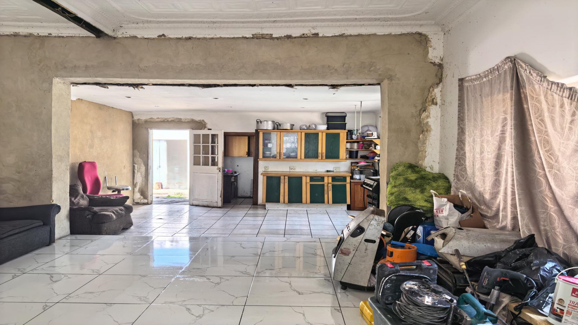 Spaces of property in Orange Grove
