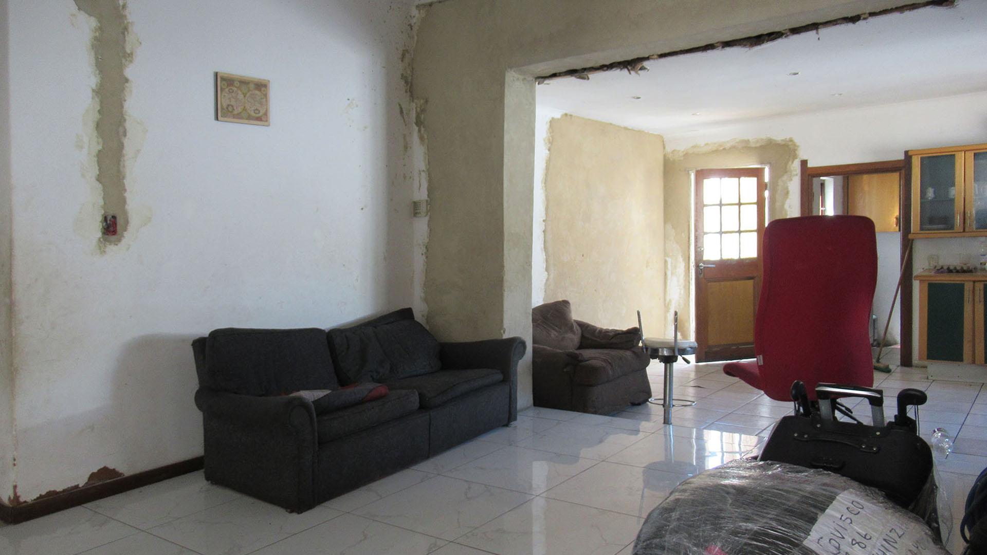 Dining Room - 19 square meters of property in Orange Grove