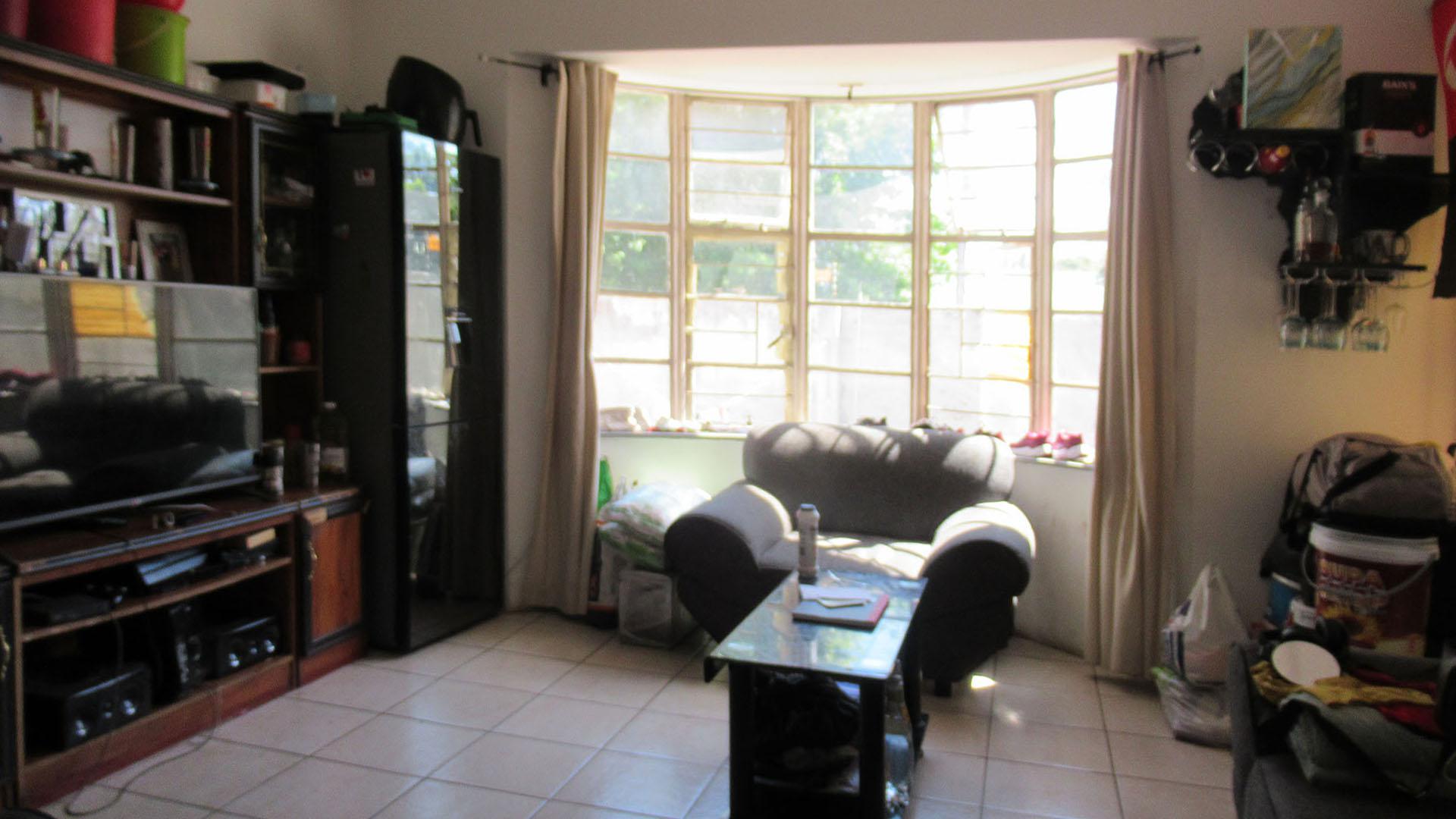 Lounges - 41 square meters of property in Orange Grove