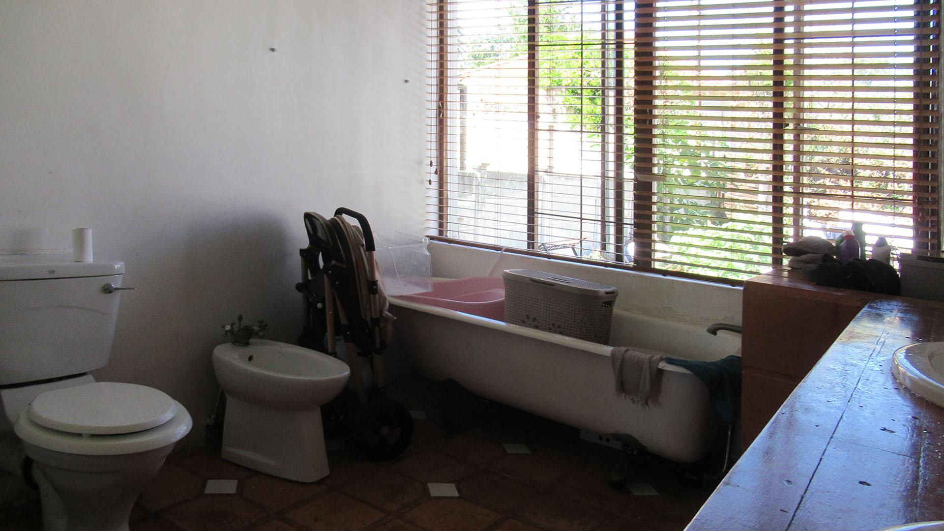 Main Bathroom - 12 square meters of property in Orange Grove