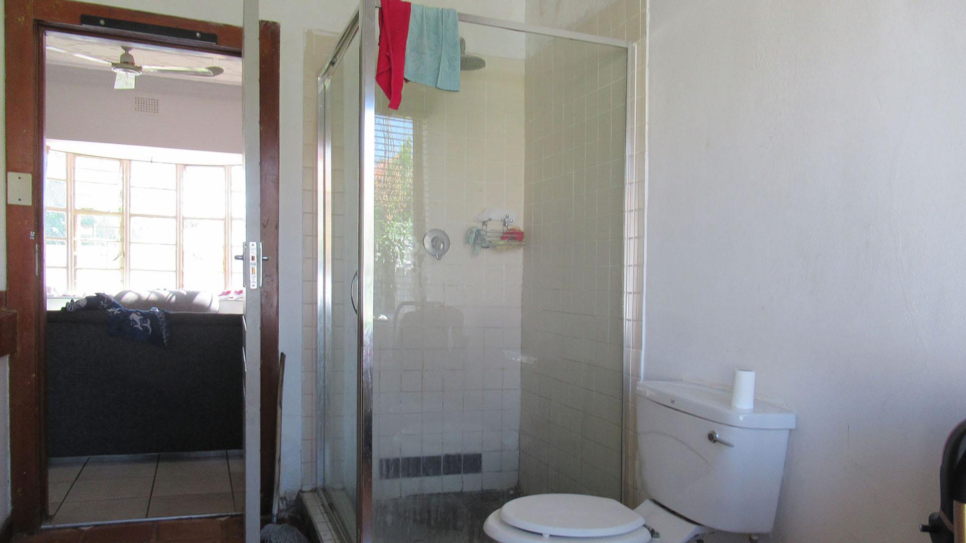Main Bathroom - 12 square meters of property in Orange Grove