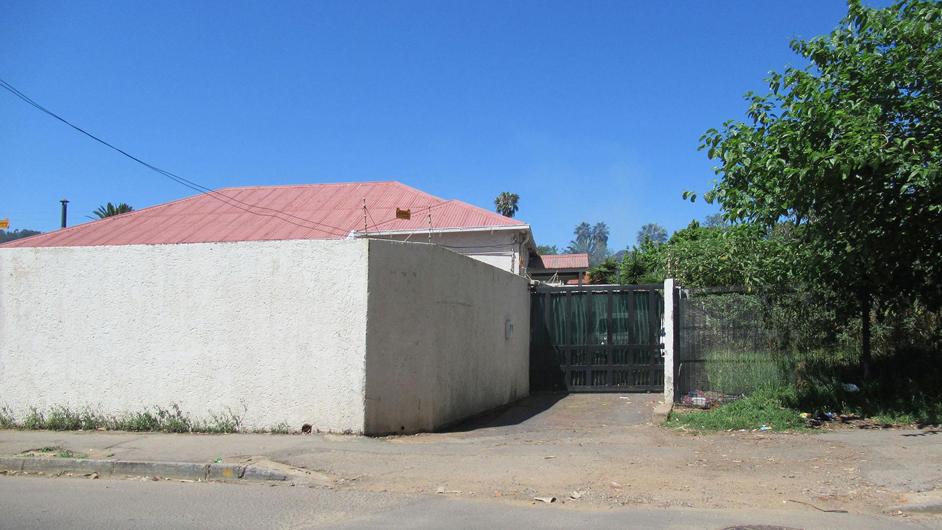 Front View of property in Orange Grove