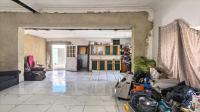 Spaces of property in Orange Grove
