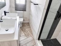  of property in Kosmosdal