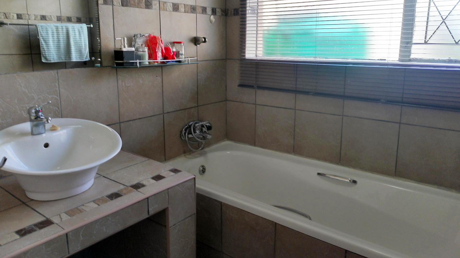 Bathroom 2 of property in Vryheid