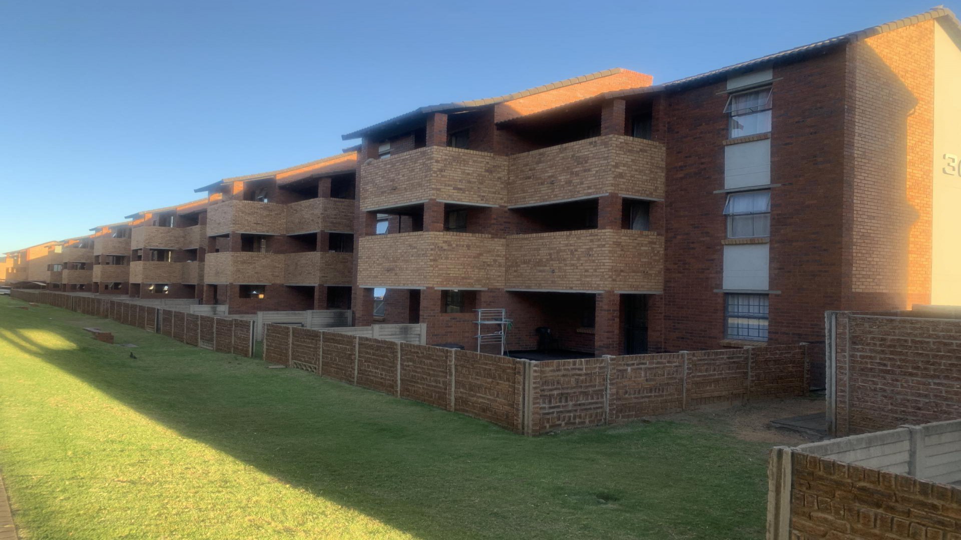 Front View of property in Alveda
