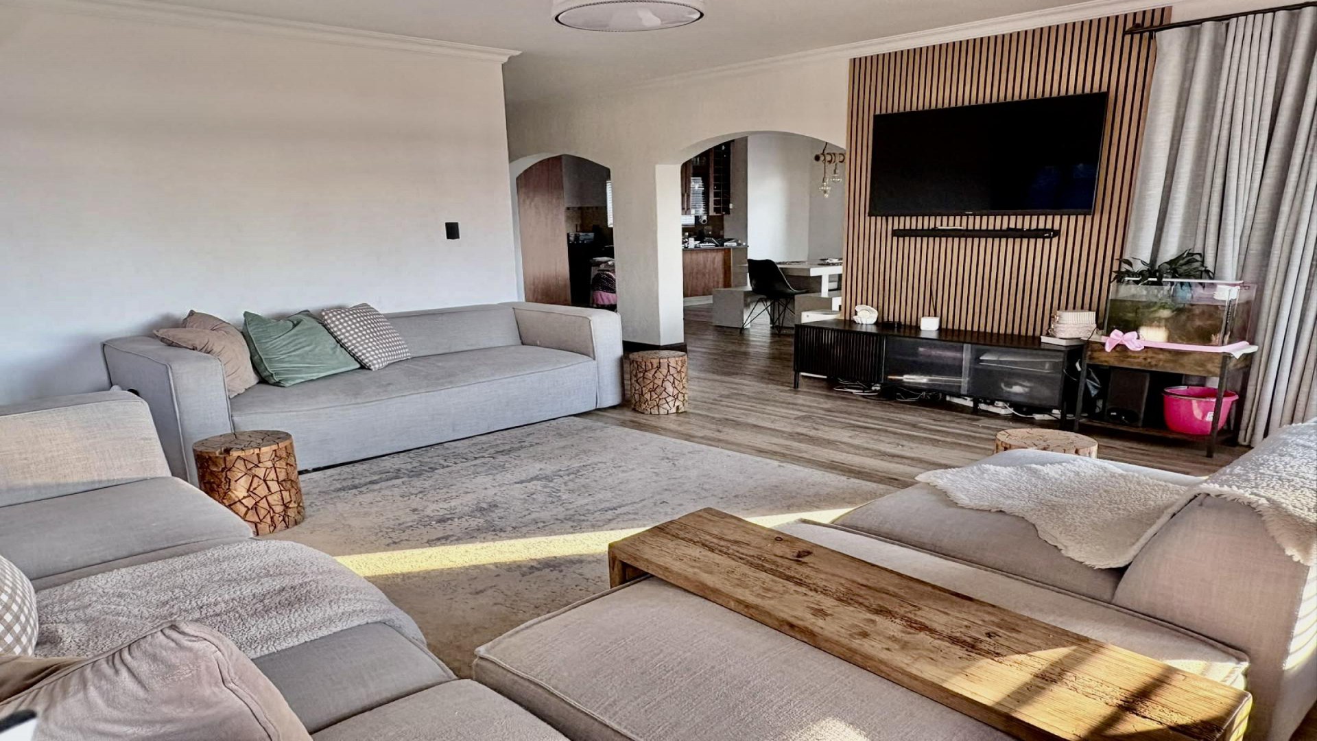 Lounges of property in Bankenveld