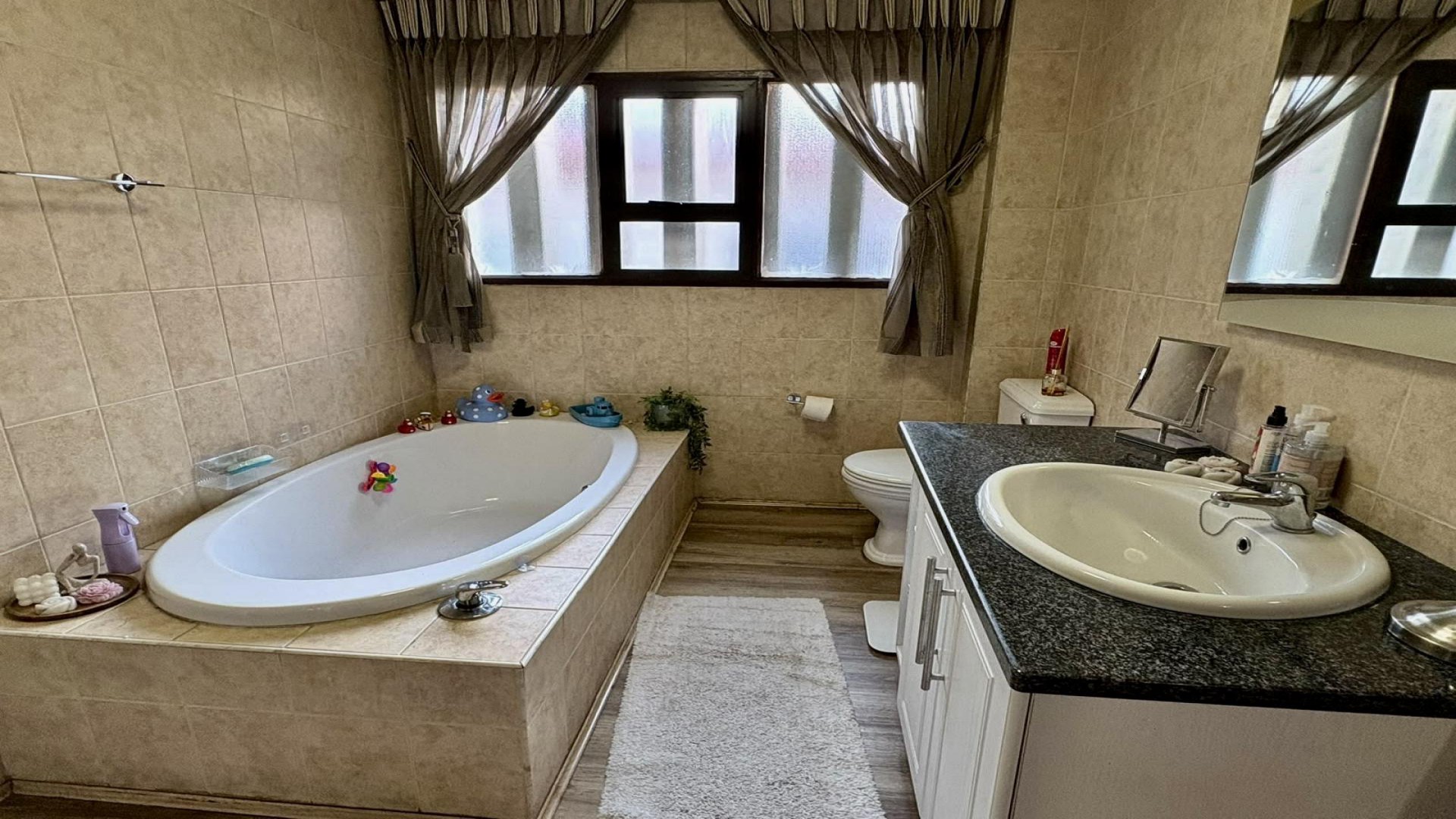 Bathroom 1 of property in Bankenveld