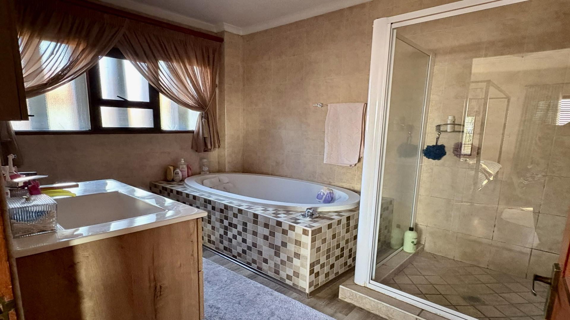 Bathroom 2 of property in Bankenveld