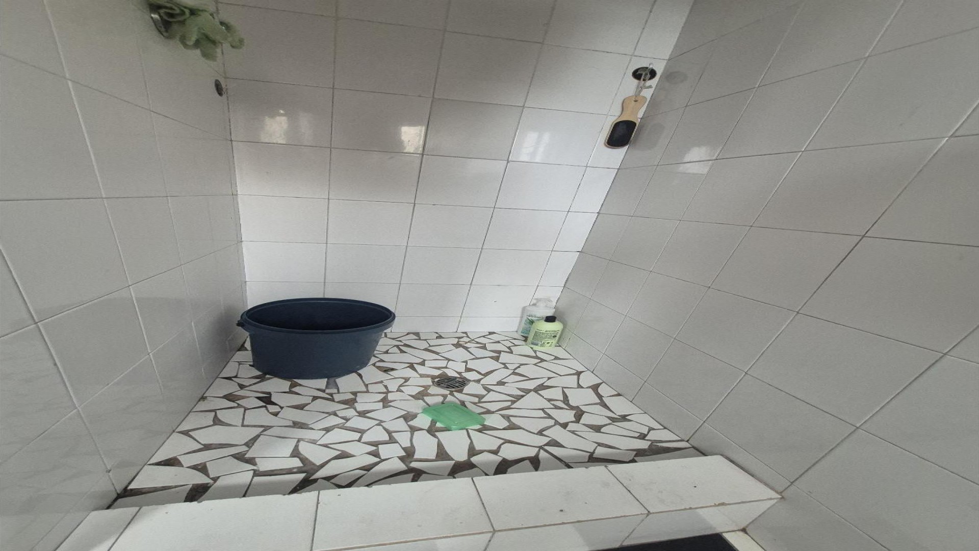 Bathroom 1 of property in Port Elizabeth Central
