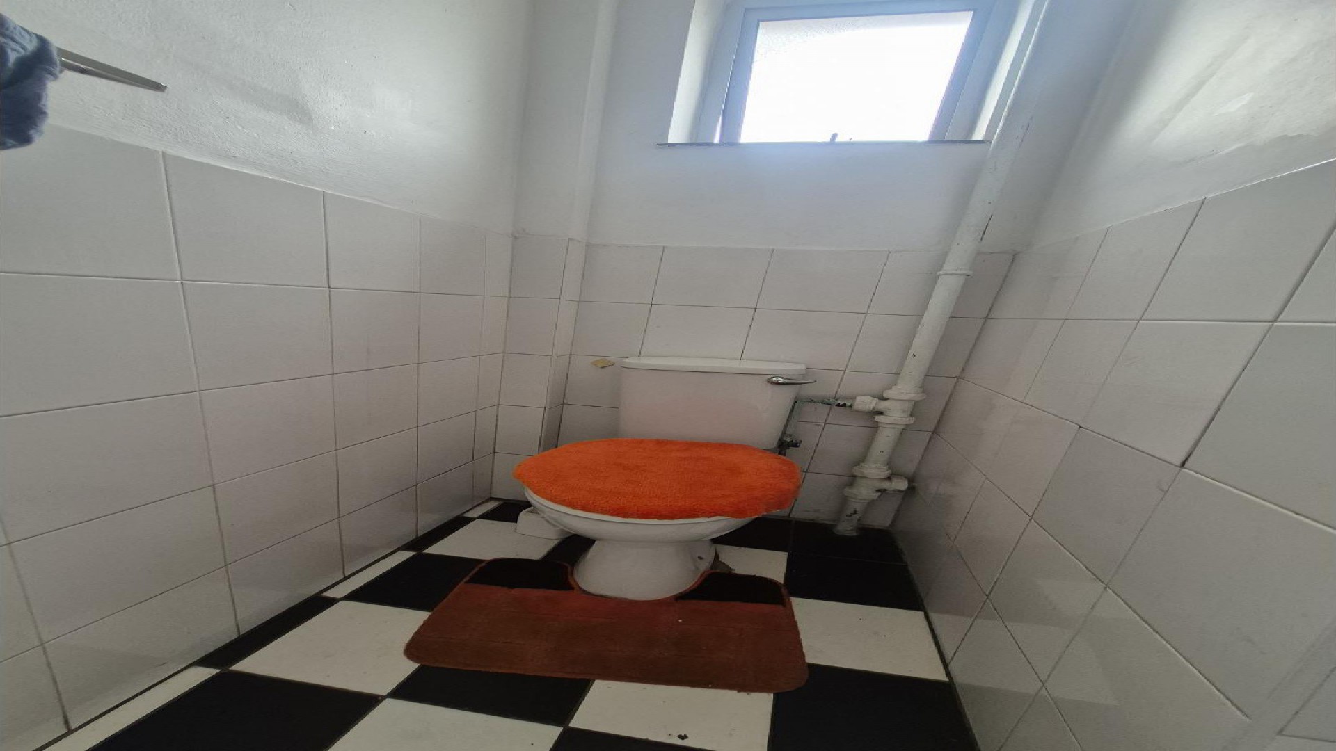 Bathroom 1 of property in Port Elizabeth Central