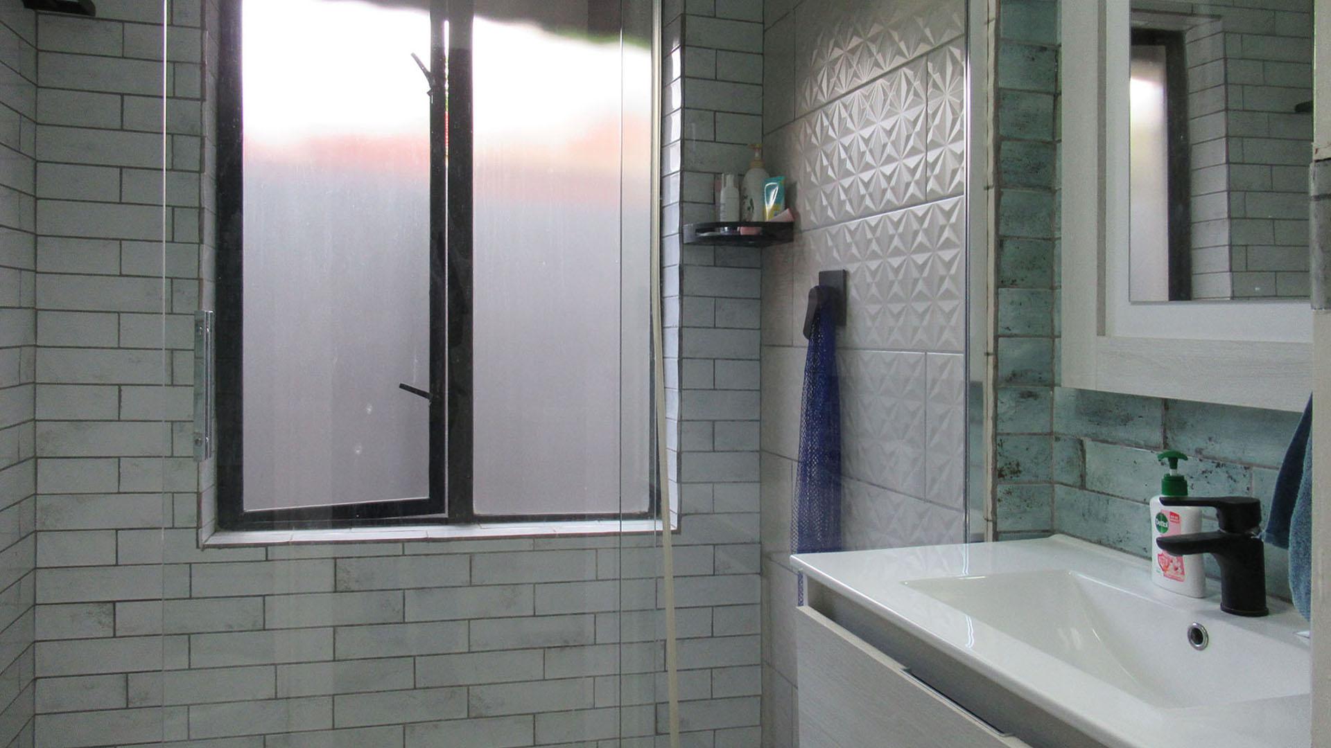 Bathroom 1 - 4 square meters of property in Norscot