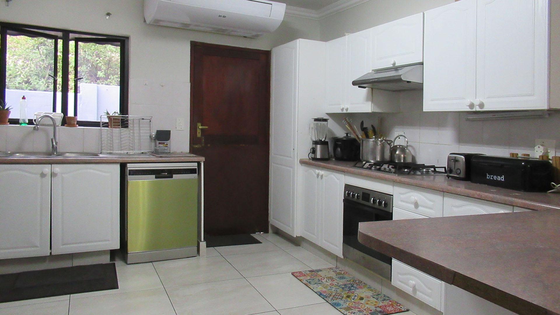Kitchen - 16 square meters of property in Norscot