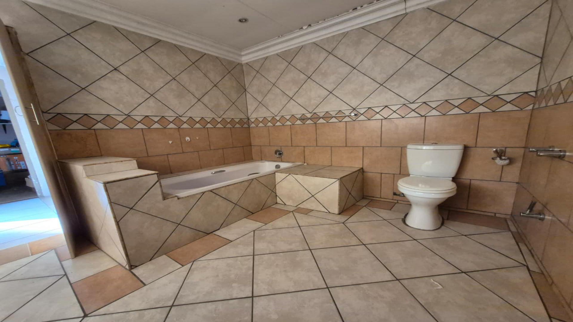 Bathroom 1 of property in Crystal Park